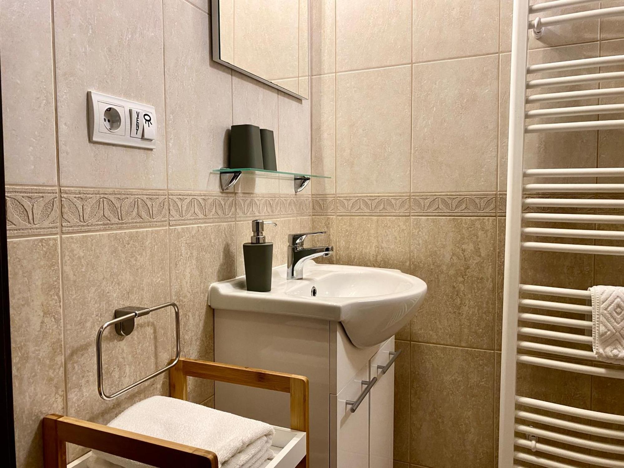 Bellevue Vendeghaz 2 Hotel วาค ภายนอก รูปภาพ